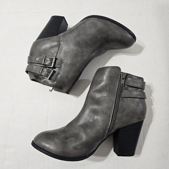 CHARLOTTE RUSSE Gray Faux Leather Ankle Boots Size 9 - Picture 2 of 10